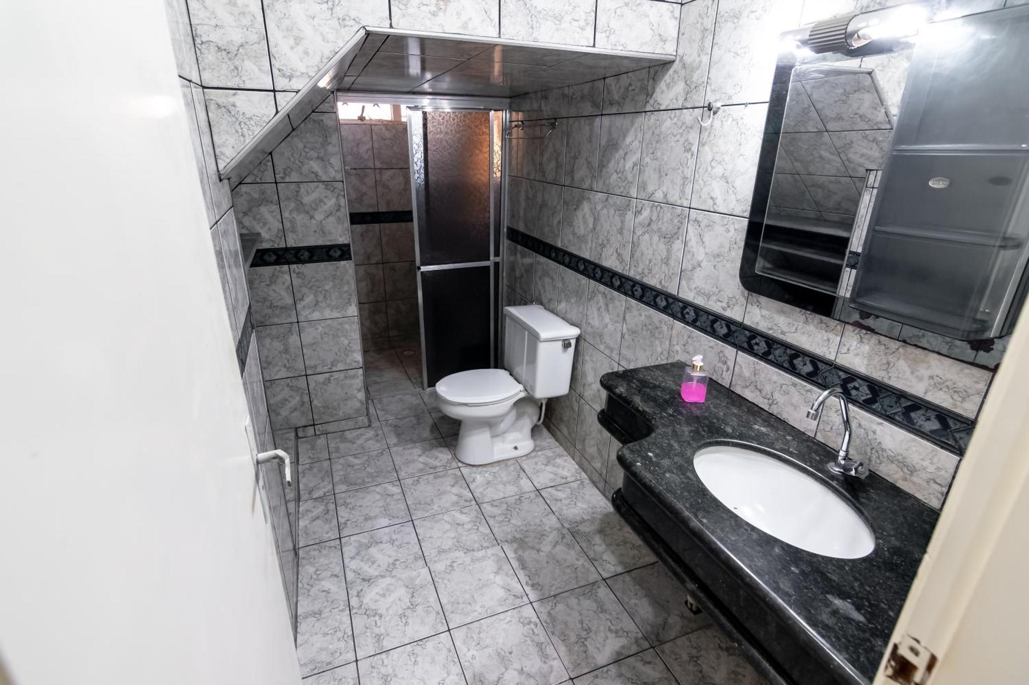 Pousada Roosevelt Suite 01 - Pousada Central Prox Rodoviaria E Dist Industrial Uberlândia Kültér fotó